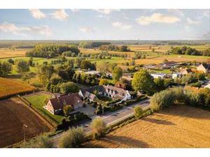 Villa prête à emménager sur 5 336 m² avec piscine à Laarne