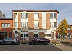 MAISON DE COMMERCE A RENOVER