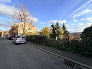 Terrain à Saint-Servais