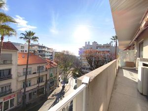 A LOUER 2 PIECES AVEC TERRASSE AU VIEUX CANNET