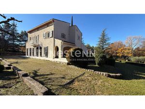 Demeure d'exception de 224 m2 avec 4 chambres et son garage à Trets