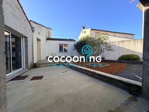 Maison de village atypique à Monnières