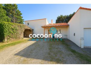 Maison en village à proximité du bourg de Saint Christophe L