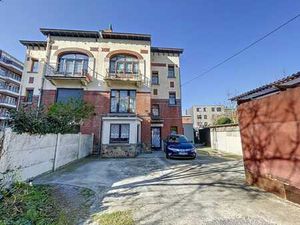 CHARMANTE MAISON UNIFAMILIALE DE 6 CHAMBRES AVEC ENTREE PRI