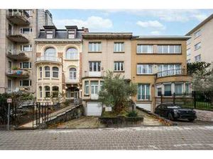 Immeuble 3 unités (bureaux au rez + 2 logements) ± 452 m²