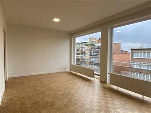 PAR EMAIL SVP - Joli Studio rénové avec Balcon