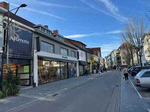 Handelspand met winkelruimte + verdieping met magazijn in...