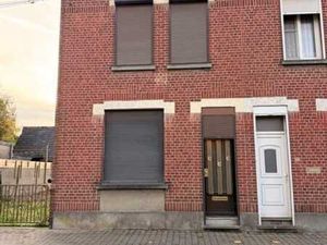 Maison 1 mitoyenneté avec jardin et garage.