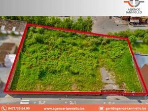 Terrain à bâtir à bâtir avec permis d'urbanisme obtenu.