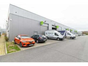 Entrepôt de 230 m² STOCK/ATELIER + 81 m² de bureaux aménagés