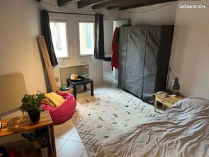 18m² métro ‘Vieux Lyon’  cachet. Ref MOUR3