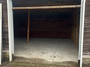 Hangar   Box de stockage   Garage