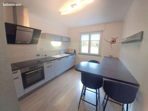 Appartement dans maison avec garage atelier et jardin