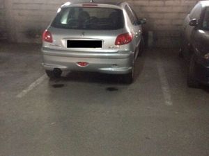 Place parking couverte rue férétra