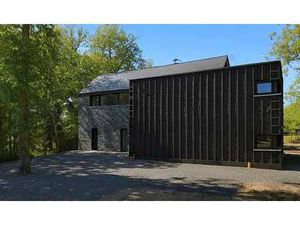 Villa en pierre baignée de lumière