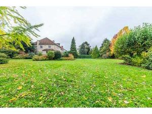 Maison 3 façades 5 chambres  avec grand jardin et piscine