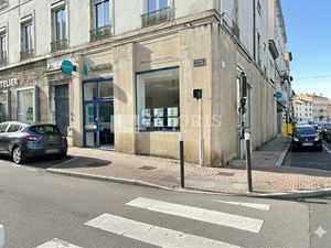 Location commerce 130 m² à Villefranche-sur-Saône (69400)