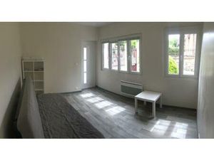 EXCLUVISITE - STUDIO MEUBLE EN REZ-DE-CHAUSSEE AVEC PARKING EXTERIEUR