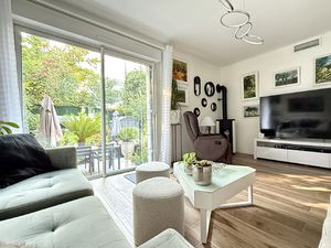 Maison rénovée avec jardin dans une résidence sécurisée