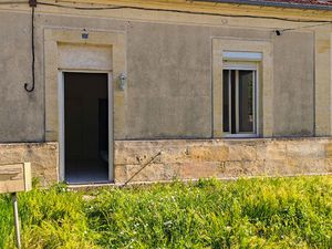 MAISON EN PIERRE de PLAIN PIED avec 2 CHAMBRES  JARDIN et PLACE DE STATIONNEMENT  à 5 minu