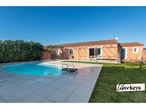 Maison familiale type 5 de plain-pied avec piscine