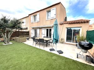 Aix en Provence. Village de Luynes  maison rénovée avec goût