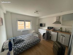 YUTZ - Studio équipé (cuisine TV) + Parking PRIVATIF ET COUVERT + acces à une buanderie de