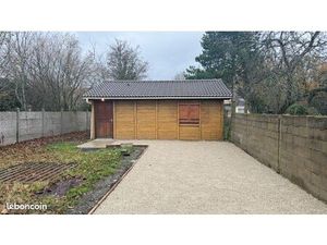 Location petite maison avec jardin et cours