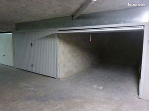 Grasse Bd V.Hugo garage/box fermé a louer ~15m2