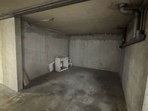 Grande Place de parking en sous sol pont du las