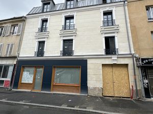 **À Vendre : BOUTIQUE : Local Commercial brut de 105 m2 à Cl