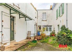 Vente Maison à Nantes Saint-Clément - Jardin des plantes (44000) : à vendre / 65m² Nantes 