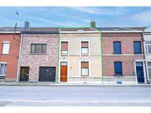 Maison avec entrepôt !