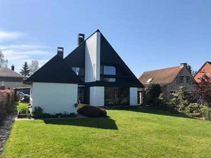 MAISON SPACIEUSE AVEC 3 CHAMBRES ET BEAU JARDIN