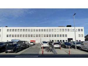 Bureaux de services complets au centre d'entreprises Idola