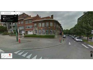 Emplacement d’angle ultra visible à Woluwe