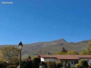 Terrain à bâtir + maisonnette en plein centre