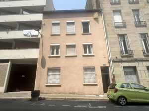 IMMEUBLE DE RAPPORT- 5 LOGEMENTS - COUR ET TERRASSE TROPEZIE