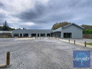 Local commercial neuf 403 m² - Axe passant proche Dax