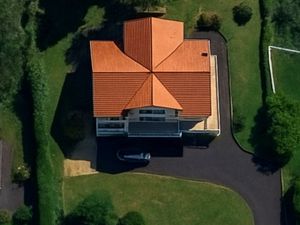 RARE MAISON DE CARACTERE À AYDAT 63970