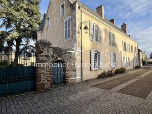 Rare Maison bourgeoise XVIIème siècle avec parc clos et ga