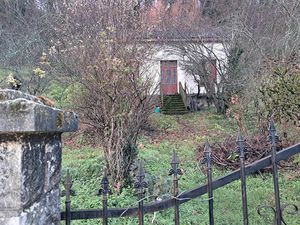 Maison des années 50 avec grand terrain et fort potentiel