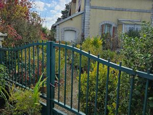 Maison individuelle et hangar sur plus de 2600 m2 de terrain