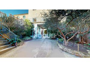 Maison de Charme à Pujaut : Un Écrin de Potentiel