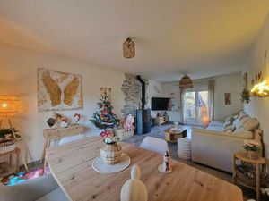 Belle maison familiale de 6 pièces d'une superficie de 147 m²   prête à emménager sans auc