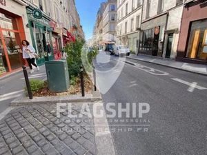 BOUTIQUE DE 55 m² AU RDC + CAVE