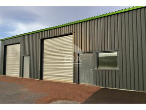 LOCAL PROFESSIONNEL IMPECCABLE ? ENTREPÔT + BUREAU ? 132 m² ? COPRO RÉCENTE ? 2 PARKINGS P