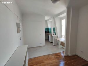 Studio très calme et lumineux