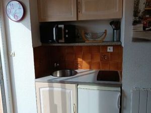 Studio 16m2 terrasse 7m2 vue mer parking piscine Bandol