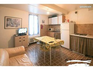 T 2 de 35 m2 avec jouissance d un grand garage commun à 3 appartement loyer 500 eu